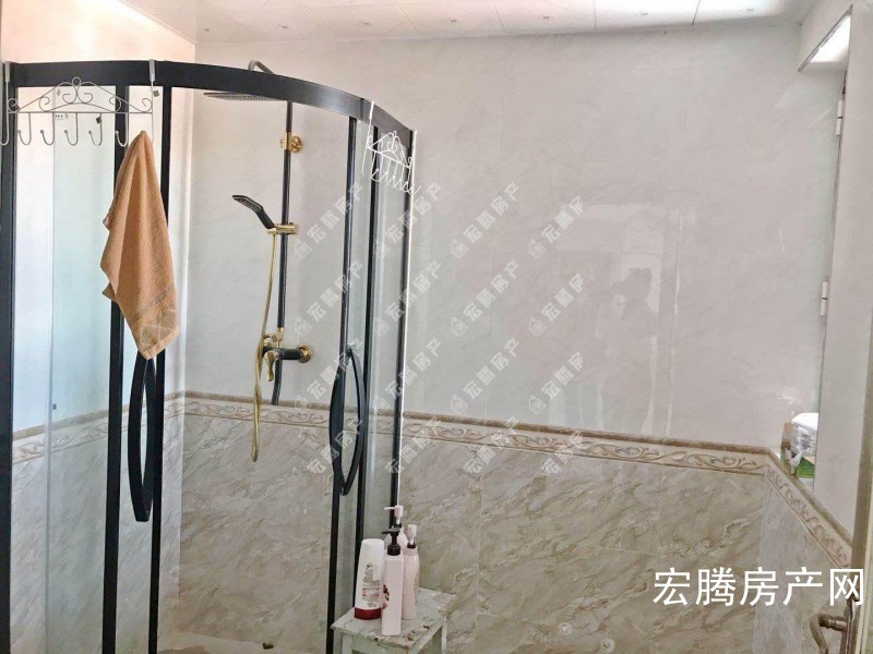 亚太*际健康城 南北通透两居 带阁楼 已装修 紧邻河畔