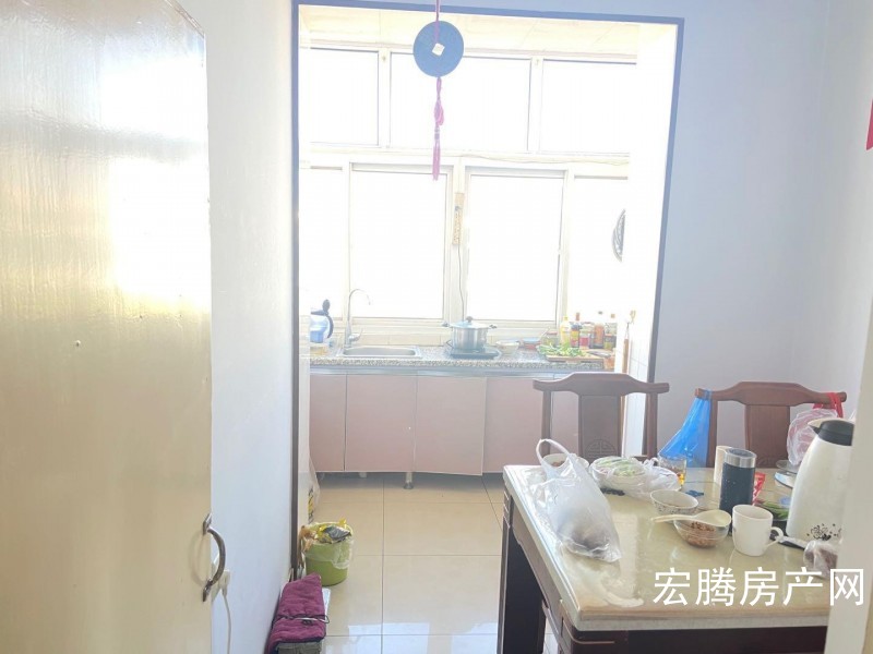 位置好楼层好 紧挨着学校