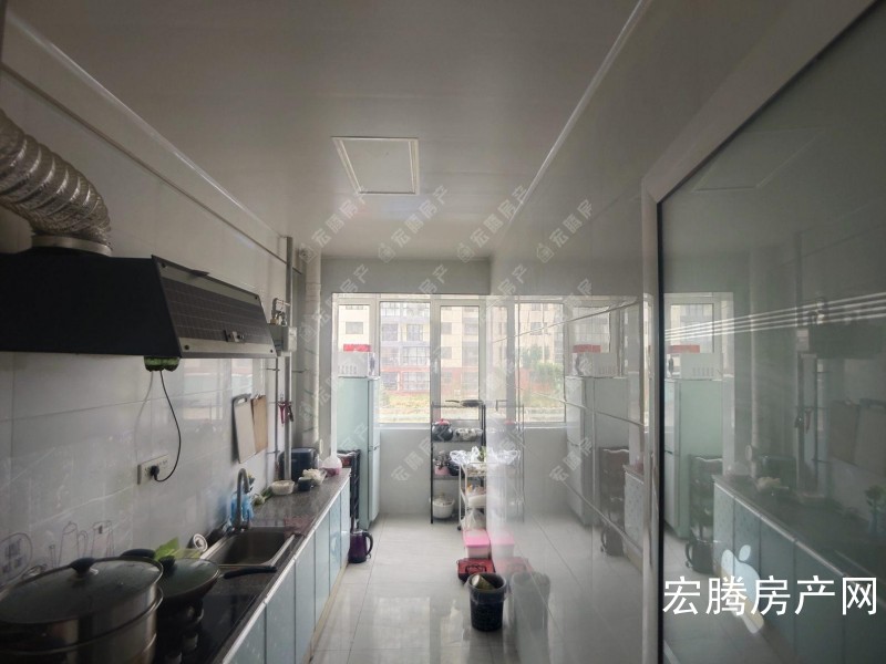 出售*3居室，繁华地段，配套设施完善