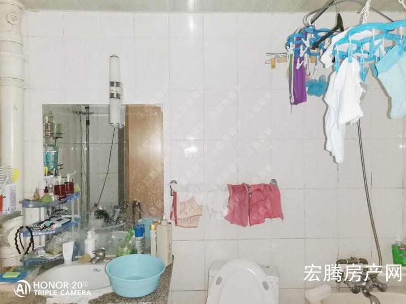 出售二小附近 南北通透 大三居 送地下室 房本满五
