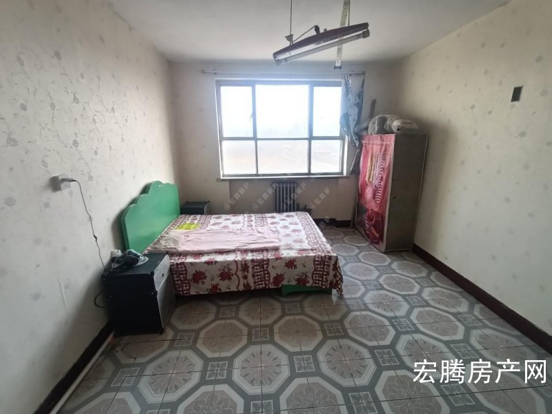 杨堡煤矿好楼层两居诚心出售。