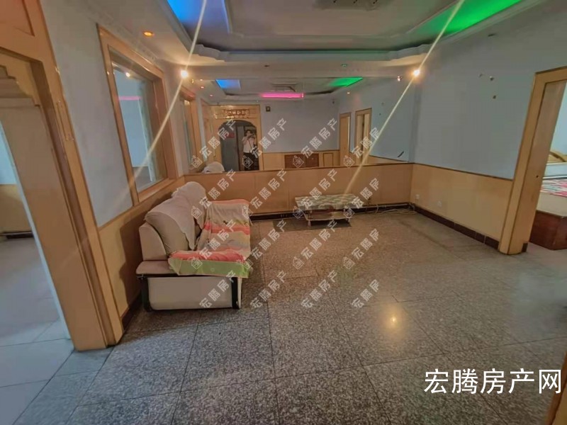 出售好地段 好楼层大两居 满五过户费低。