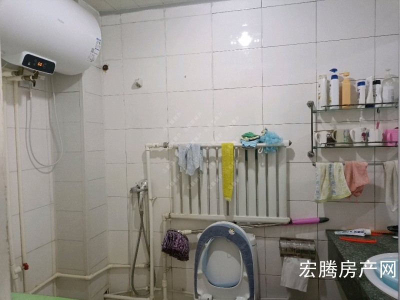 幸福小区四楼 三居室 赠送家具家电 拎包入住