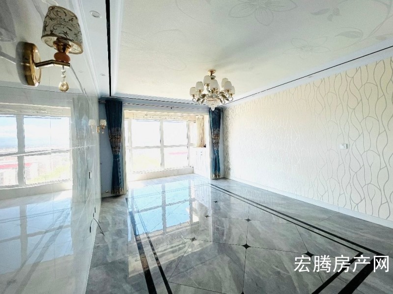 文澜豪庭精装修的三居室高层